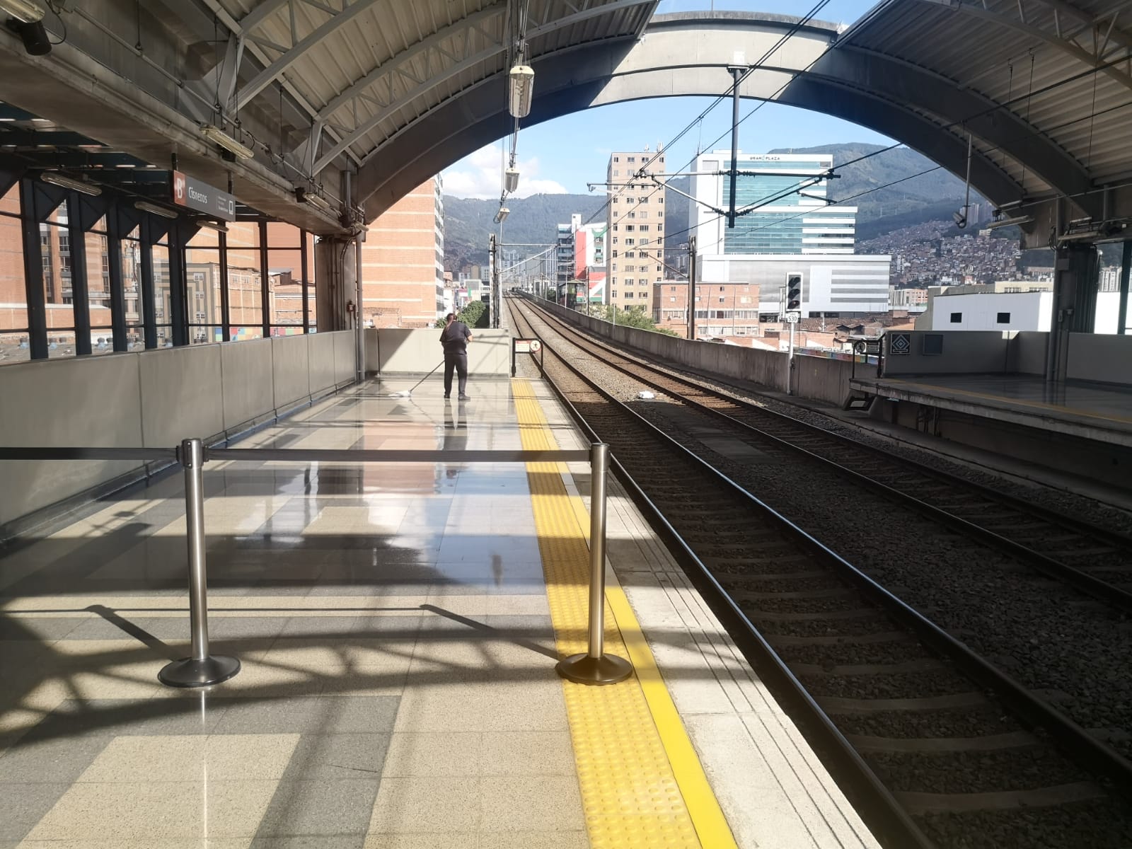 Metro de Medellín afectado por manifestaciones del 8M en el centro -  Medellín - Colombia 