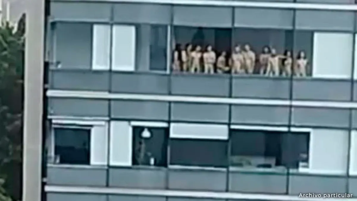 Video: grupo de nudistas aparece en edificio de Medellín | KienyKe