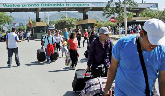 ¿Por qué continúan protestando los venezolanos a las afueras de Bogotá?