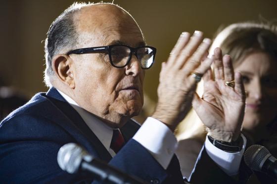 Rudy Giuliani no levanta cabeza: ahora tiene covid-19