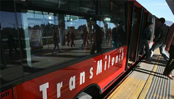 Mujer apuñalada en atraco a bus de TransMilenio