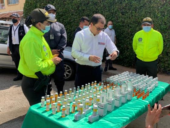 Decomisan medicamentos, suplementos y anabólicos falsos en Bogotá