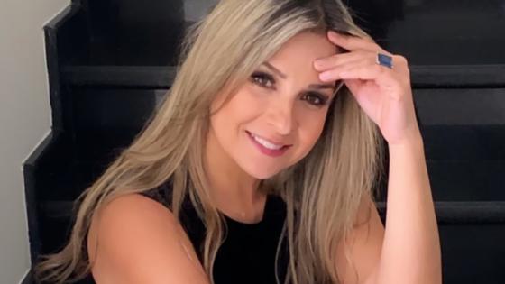 Vicky Dávila muestra sus dotes de cantante 