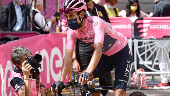 Egan Bernal con la 'maglia rosa' mantiene ventaja con sus rivales