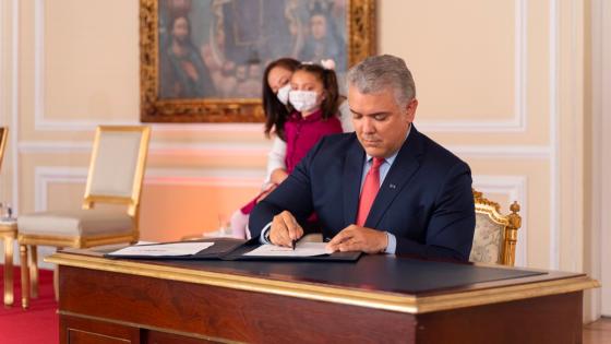 Destacada Desmayo maestra de ceremonias