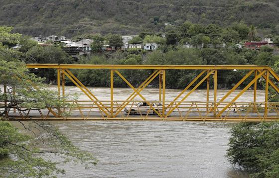 Puente sobre el río Magdalena. Puente sobre el río Magdalena.
