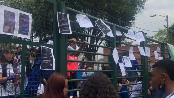 Plantón por presuntos abusos en colegio Venecia 