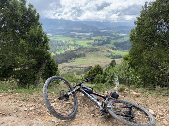 Del Zipa al Zaque en bici de montaña