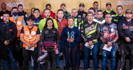 alcaldesa Claudia López moteros motos Bogotá noticias 