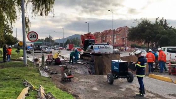 Importantes carriles de la Autonorte cerrados por problemas en tuberías 