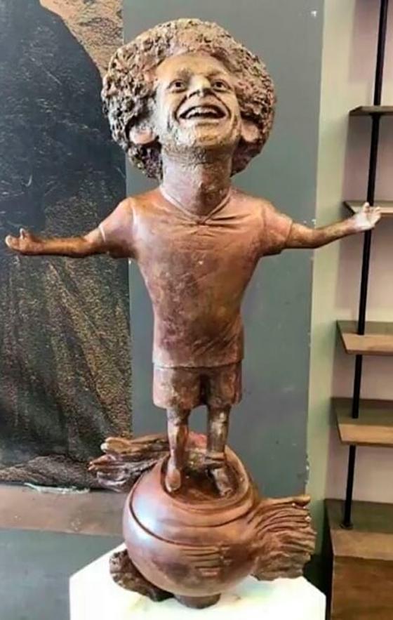 Silvestre Dangond, y otras estatuas que no se parecen a sus homenajeados 