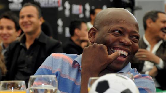 Se parece? El Tino Asprilla se disfrazó del negro de WhatsApp