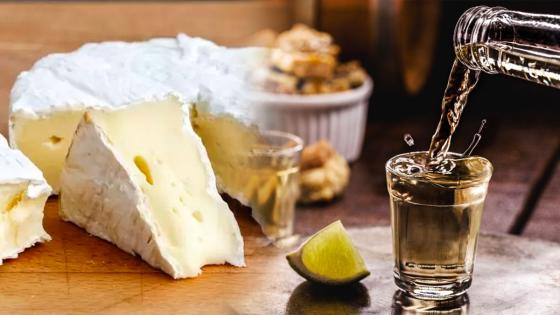 Camembert francés con aguardiente