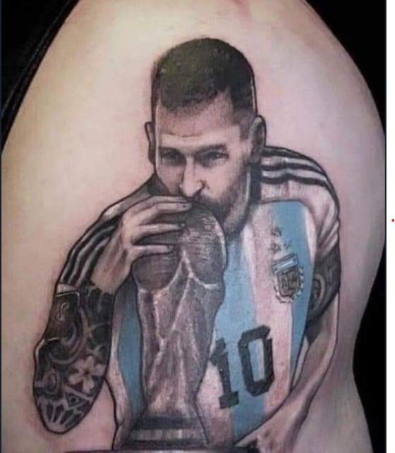 Messi besando la versh copa mundo Messi besando la versh copa mundo