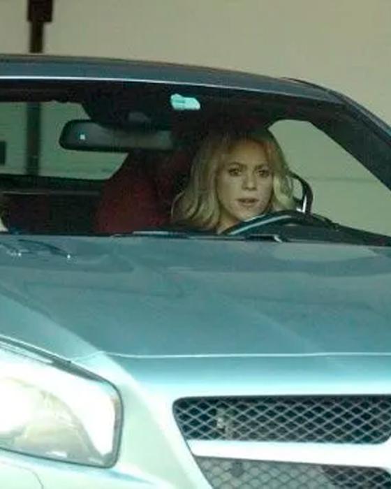 La lujosa colección de carros de Shakira