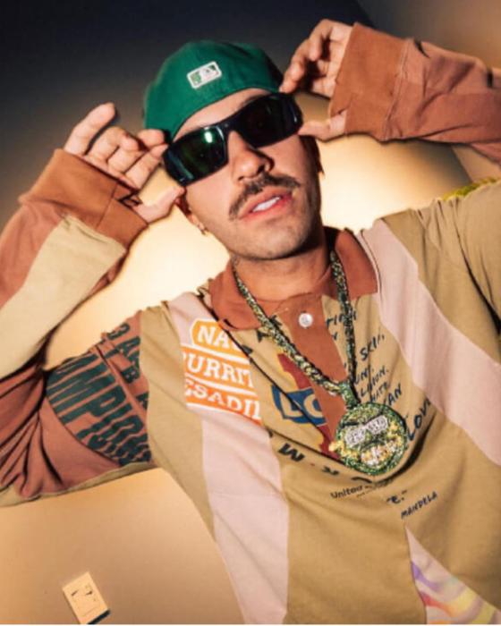 Los outfits más controversiales de Feid Los outfits más controversiales de Feid