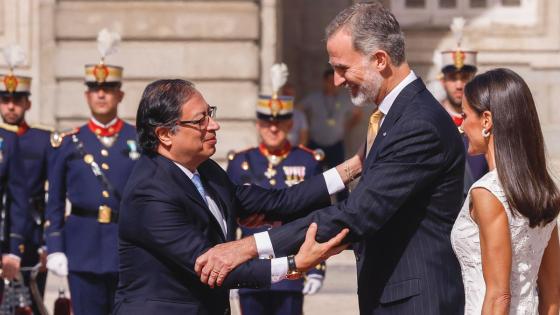 Gustavo Petro y los regalos que le dio a Felipe VI en España