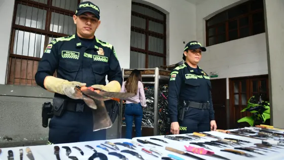 Con más de 34.000 armas blancas incautadas en Medellín se forjará una escultura 