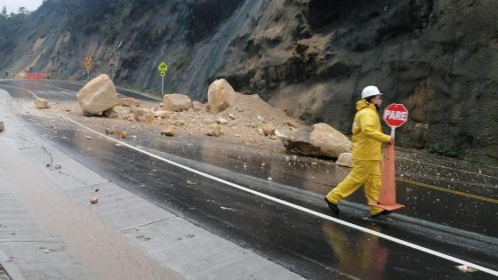 Emergencia en la vía Medellín - Quibdó: varias personas se están atrapadas por deslizamiento