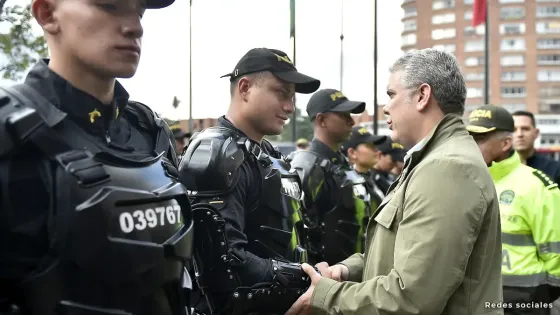 La vez que Iván Duque se vistió de Esmad y combatió a 'manifestantes'