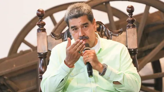 Nicolás Maduro firma documento para "respetar" elecciones presidenciales Nicolás Maduro firma documento para "respetar" elecciones presidenciales
