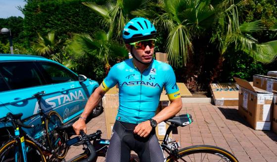 'Supermán' López estudia y escucha consejos sobre el Tour