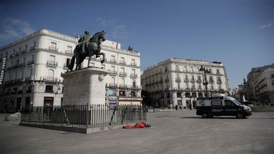 Las calles de Madrid, España, permanecen casi vacías luego de que el gobierno emitiera un decreto que ordena el cierre de todos los establecimientos comerciales que no sean de servicios y bienes de primera necesidad.