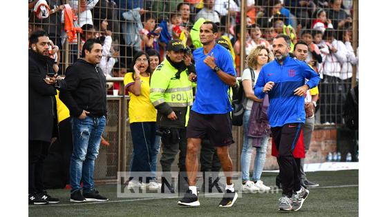 Entrenamiento de las leyendas del Barcelona previó al compromiso con las leyendas de la Selección Colombia.