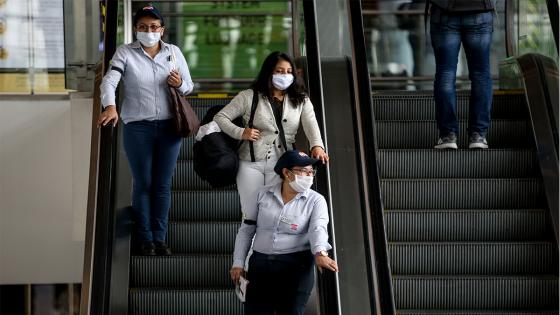 Más de 200 pasajeros de origen chileno y argentino se encuentran atrapados durante varios días en el Aeropuerto Internacional, en medio del simulacro de aislamiento obligatorio como medida preventiva contra la propagación del COVID-19 .  Foto: Juancho Torres/ Anadolu