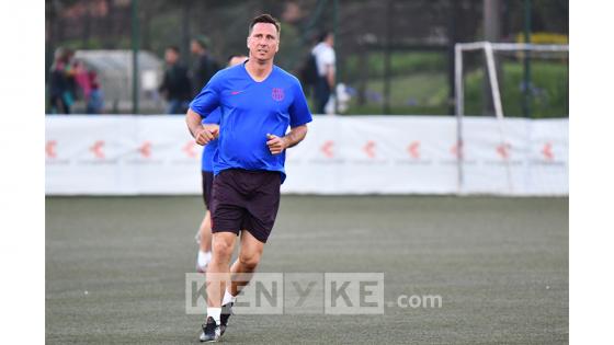 Entrenamiento de las leyendas del Barcelona previó al compromiso con las leyendas de la Selección Colombia.