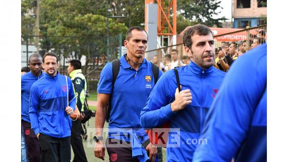 Entrenamiento de las leyendas del Barcelona previó al compromiso con las leyendas de la Selección Colombia.