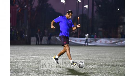 Entrenamiento de las leyendas del Barcelona previó al compromiso con las leyendas de la Selección Colombia.