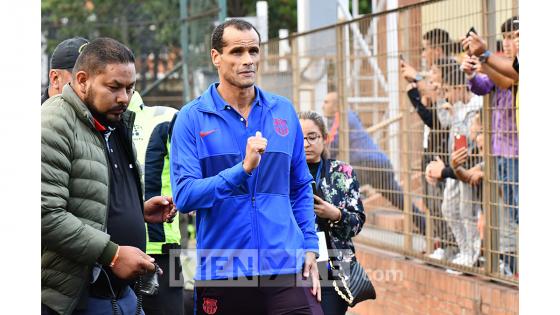 Entrenamiento de las leyendas del Barcelona previó al compromiso con las leyendas de la Selección Colombia.