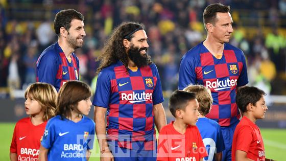 Así se vivió el partido entre las leyendas de Colombia y Barcelona en Bogotá.