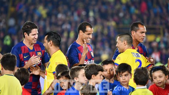 Así se vivió el partido entre las leyendas de Colombia y Barcelona en Bogotá.