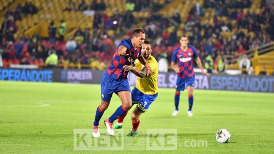 Así se vivió el partido entre las leyendas de Colombia y Barcelona en Bogotá.