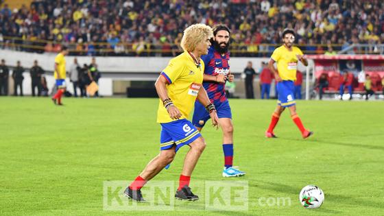 Así se vivió el partido entre las leyendas de Colombia y Barcelona en Bogotá.