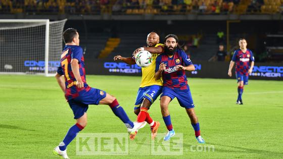 Así se vivió el partido entre las leyendas de Colombia y Barcelona en Bogotá.