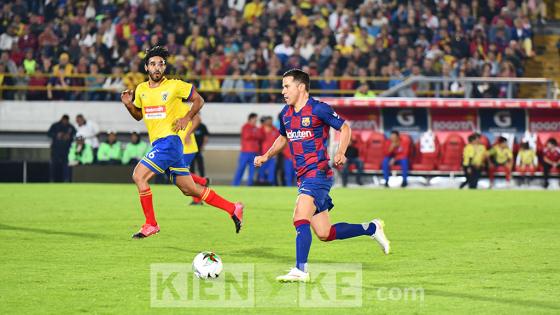 Así se vivió el partido entre las leyendas de Colombia y Barcelona en Bogotá.