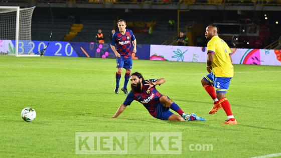 Así se vivió el partido entre las leyendas de Colombia y Barcelona en Bogotá.