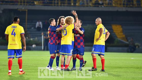 Así se vivió el partido entre las leyendas de Colombia y Barcelona en Bogotá.