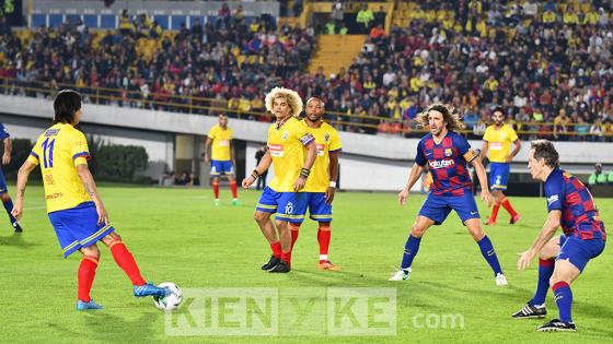 Así se vivió el partido entre las leyendas de Colombia y Barcelona en Bogotá.