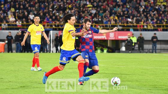 Así se vivió el partido entre las leyendas de Colombia y Barcelona en Bogotá.