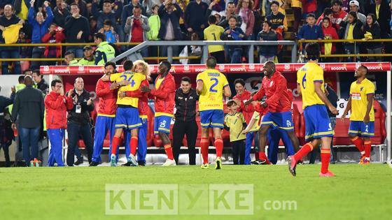 Así se vivió el partido entre las leyendas de Colombia y Barcelona en Bogotá.