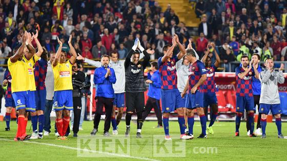 Así se vivió el partido entre las leyendas de Colombia y Barcelona en Bogotá.