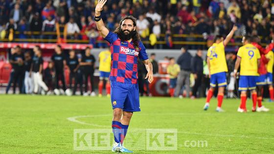 Así se vivió el partido entre las leyendas de Colombia y Barcelona en Bogotá.