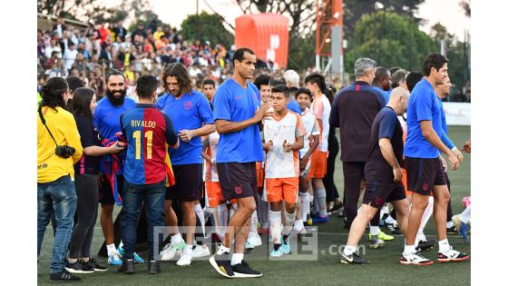 Entrenamiento de las leyendas del Barcelona previó al compromiso con las leyendas de la Selección Colombia.