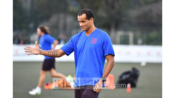 Entrenamiento de las leyendas del Barcelona previó al compromiso con las leyendas de la Selección Colombia.