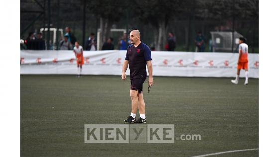 Entrenamiento de las leyendas del Barcelona previó al compromiso con las leyendas de la Selección Colombia.