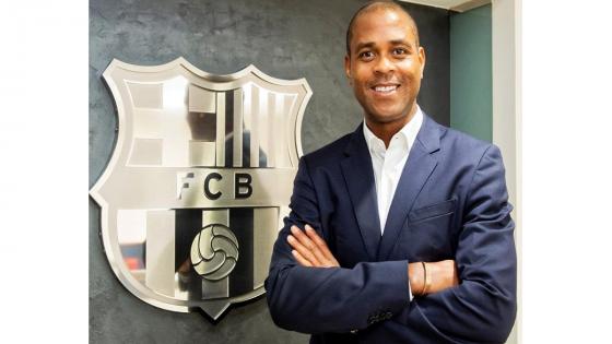 La leyenda del Barcelona Patrick Kluivert se enfrento a un juicio por la muerte de una persona en un accidente de transito cuando jugaba en el Ajax.